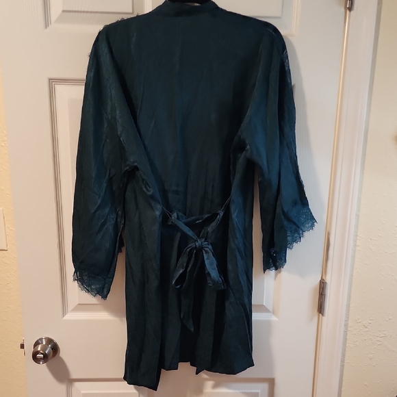 Victoria's Secret Robe - Picture 3 of 4